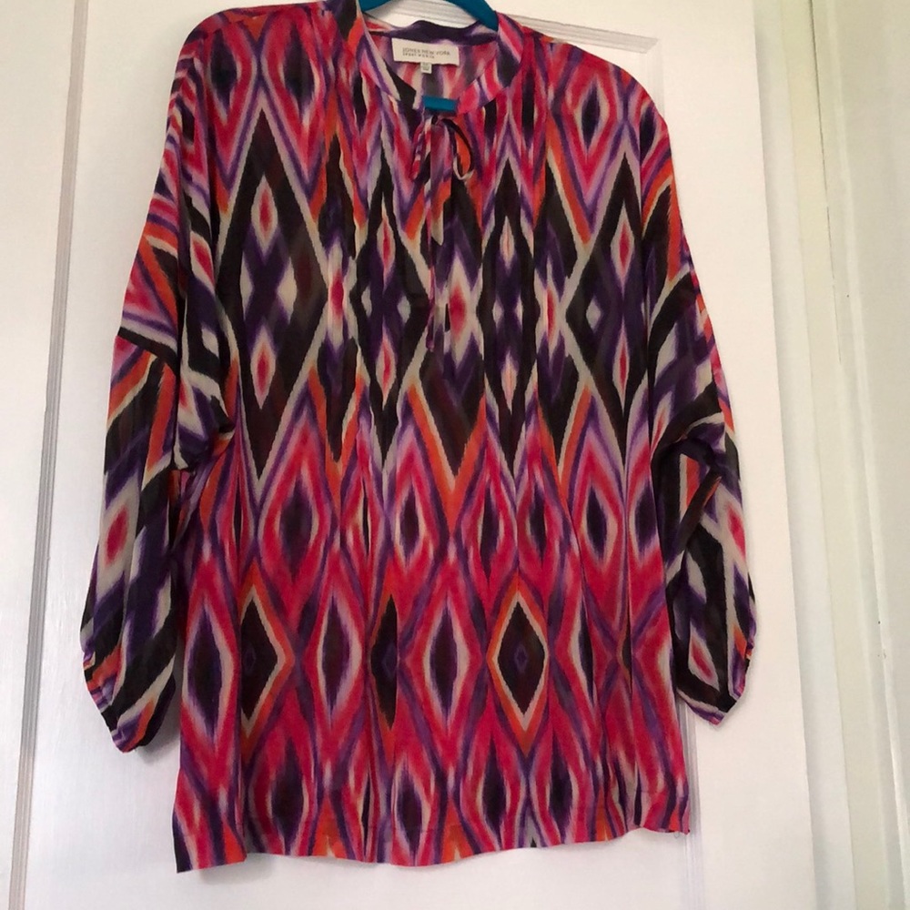 2x tunic blouse with drop sleeve and tie front.